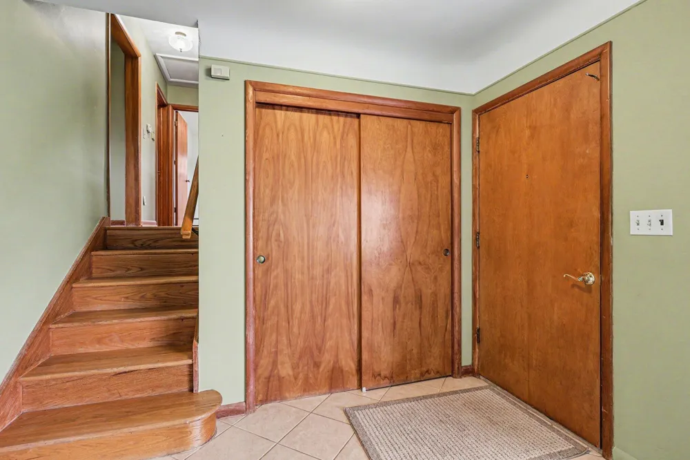 6595 Napier Road Plymouth, MI 48170