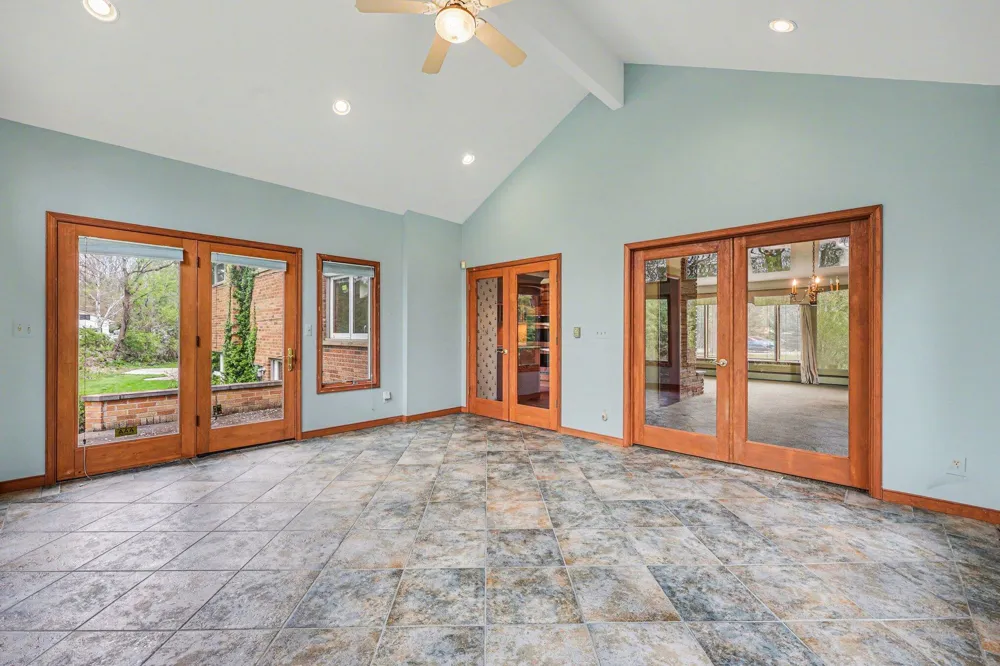 6595 Napier Road Plymouth, MI 48170