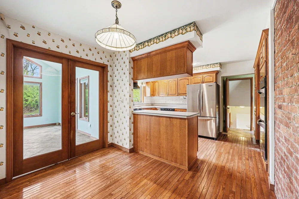6595 Napier Road Plymouth, MI 48170