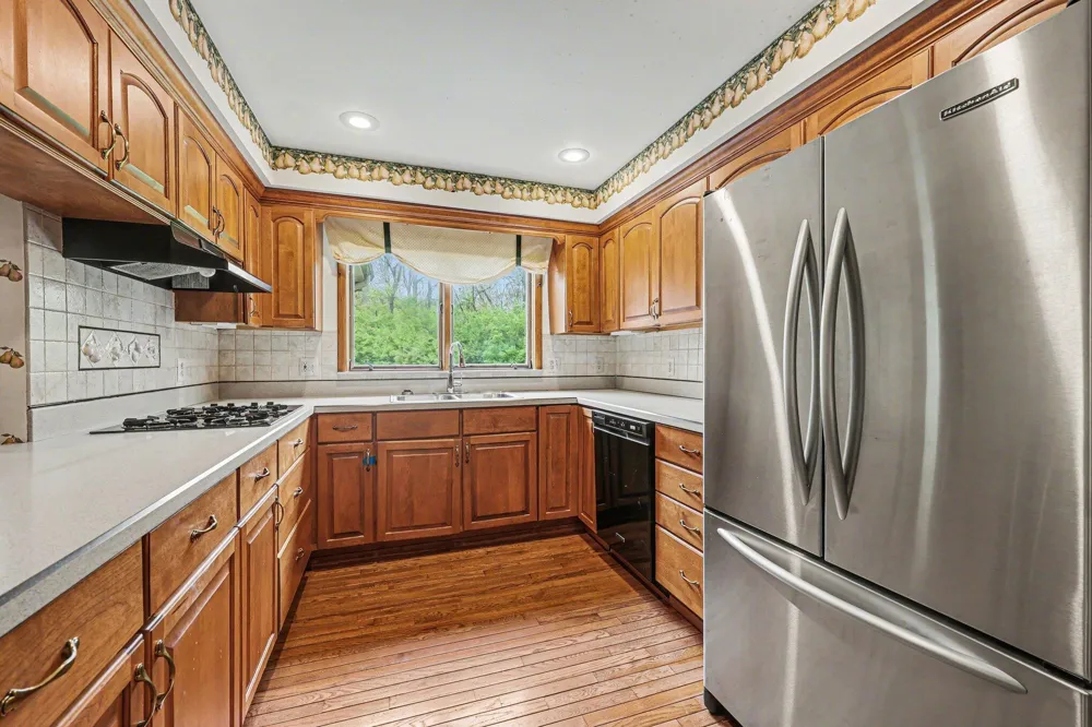 6595 Napier Road Plymouth, MI 48170