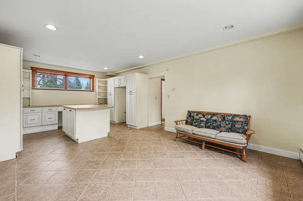 6595 Napier Road Plymouth, MI 48170