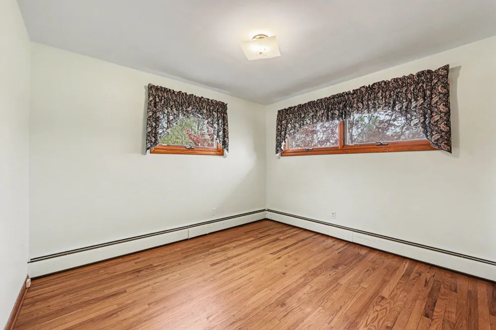 6595 Napier Road Plymouth, MI 48170