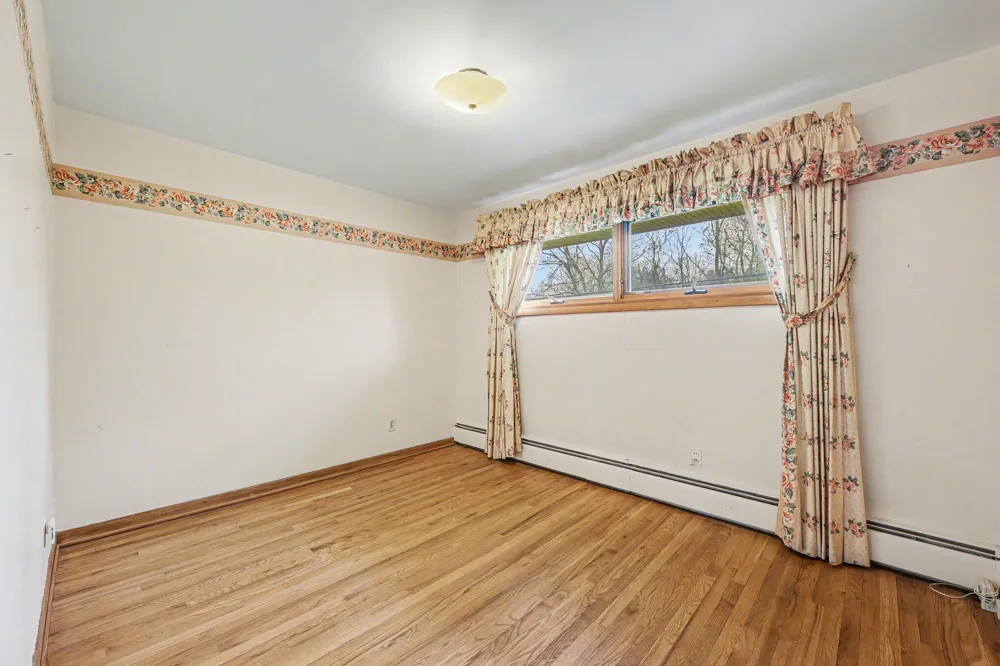 6595 Napier Road Plymouth, MI 48170
