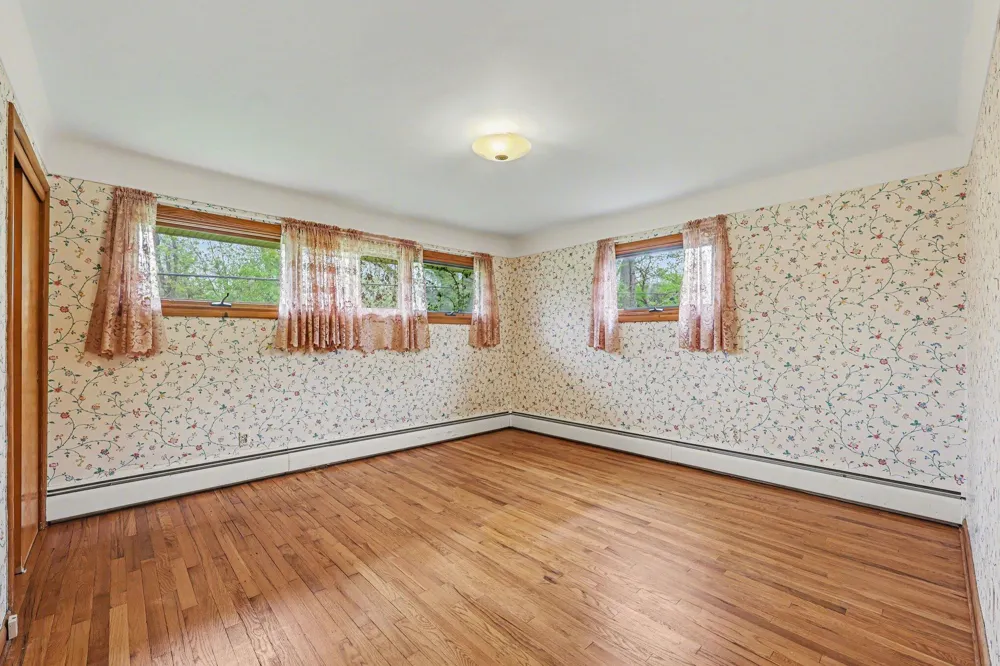 6595 Napier Road Plymouth, MI 48170