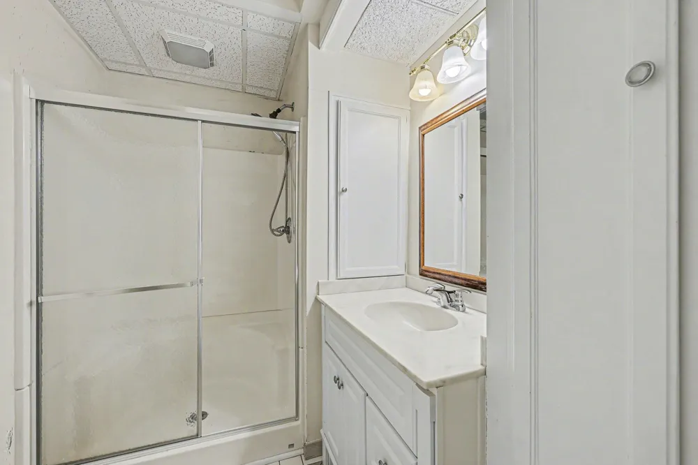 6595 Napier Road Plymouth, MI 48170