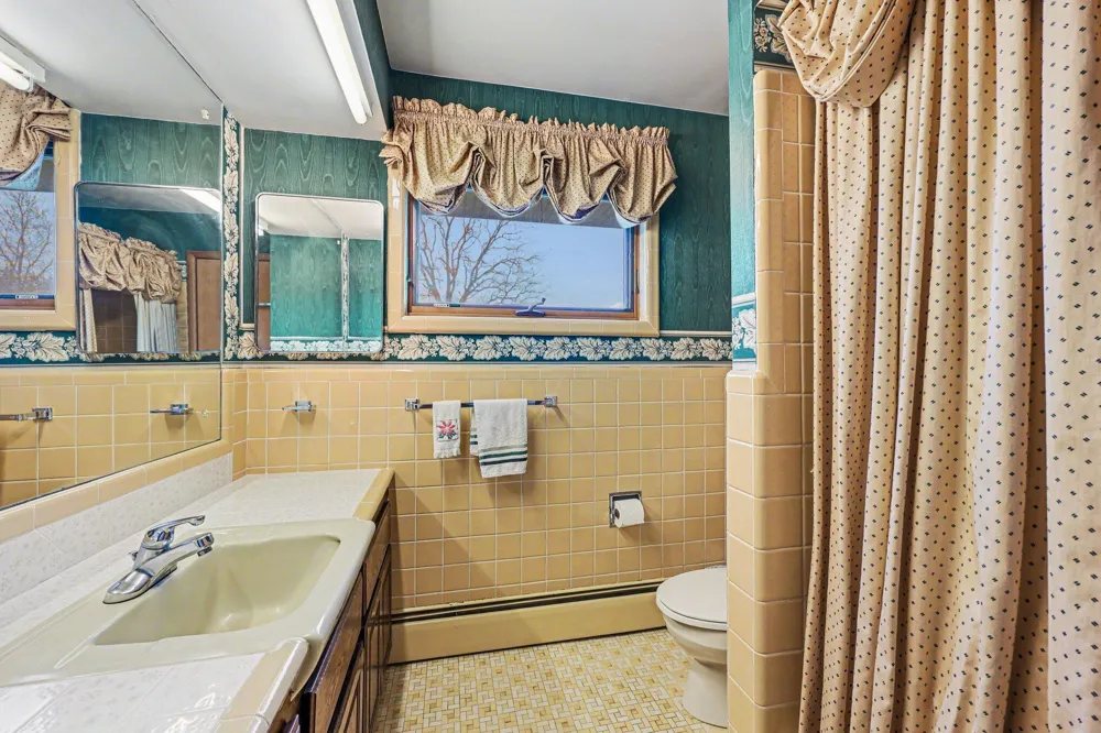 6595 Napier Road Plymouth, MI 48170