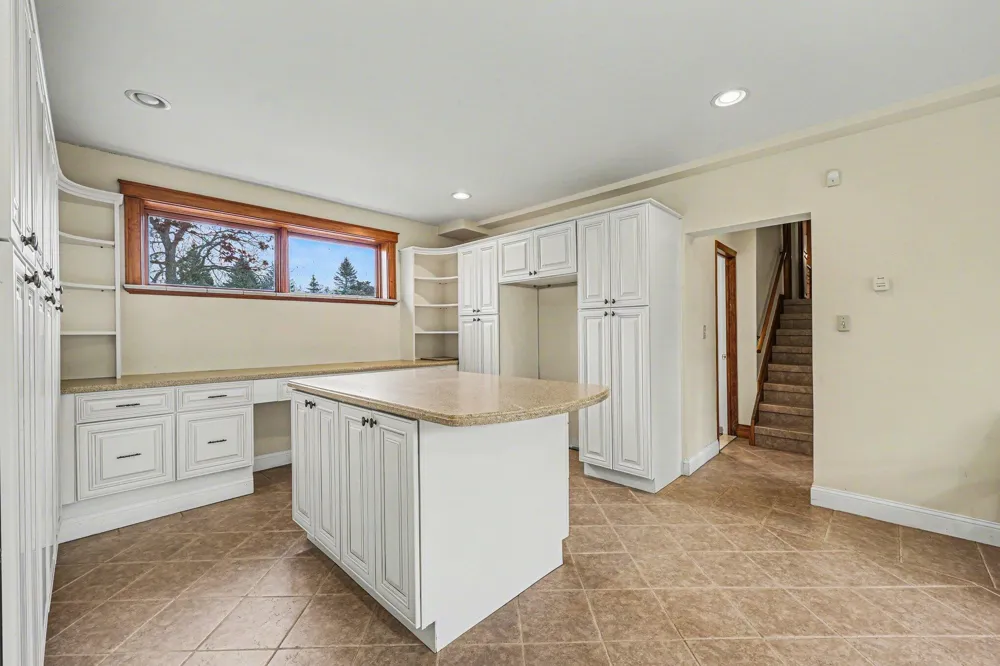 6595 Napier Road Plymouth, MI 48170