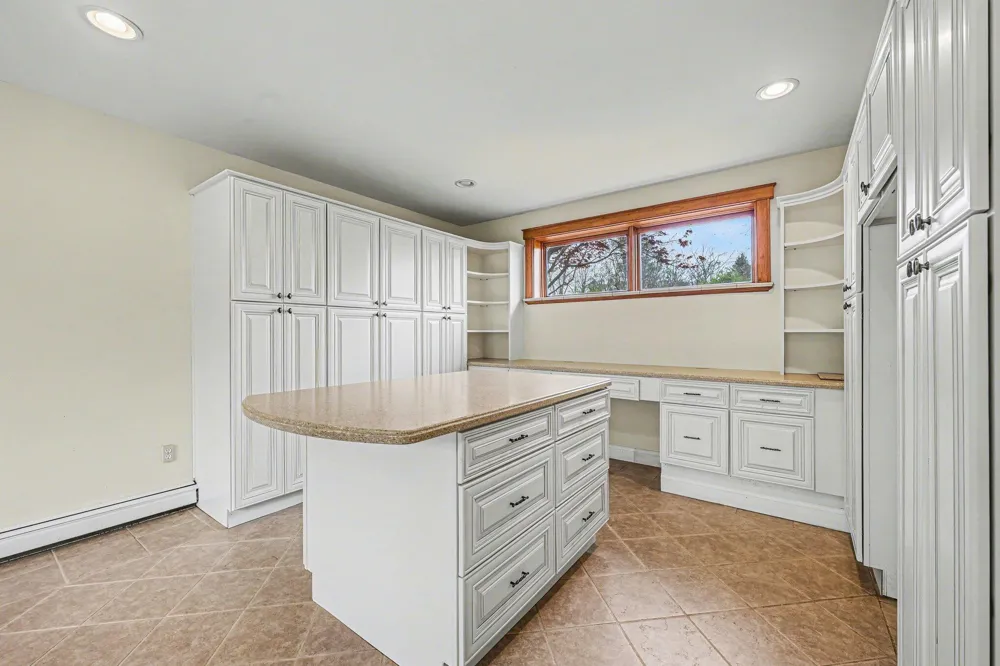 6595 Napier Road Plymouth, MI 48170