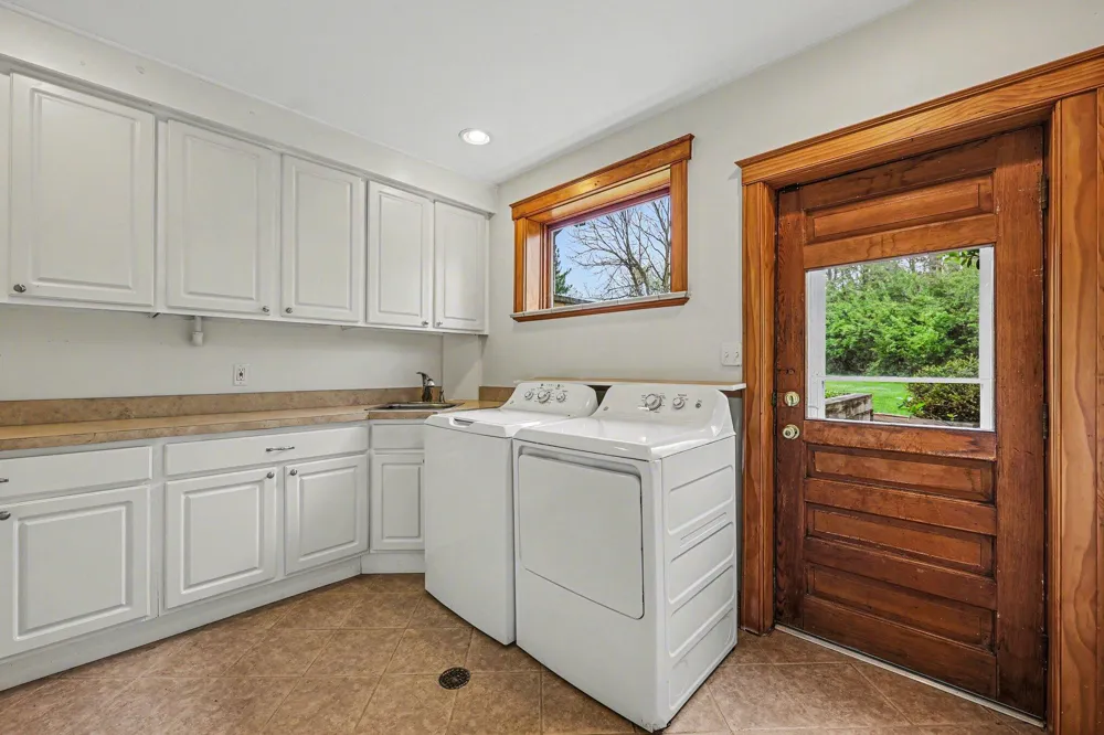 6595 Napier Road Plymouth, MI 48170