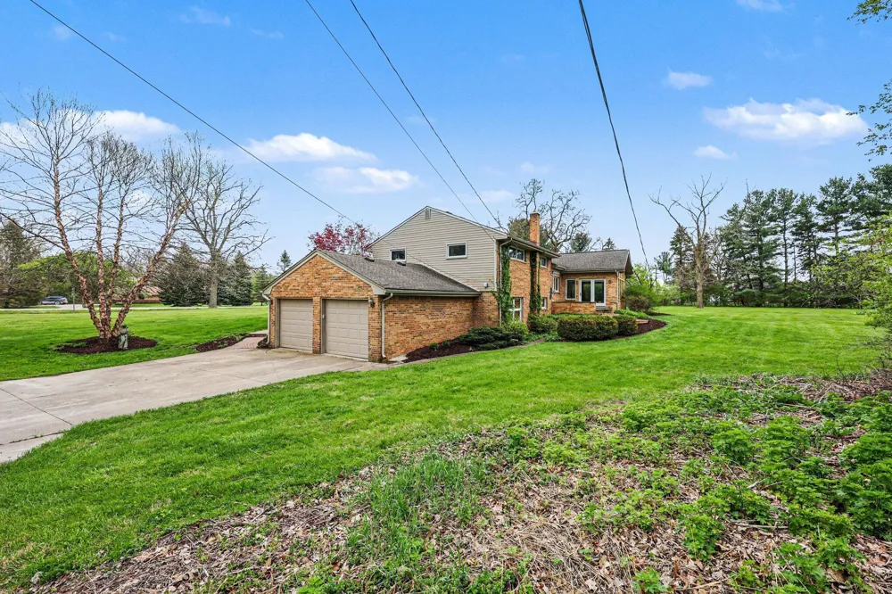 6595 Napier Road Plymouth, MI 48170