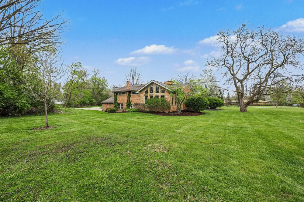6595 Napier Road Plymouth, MI 48170