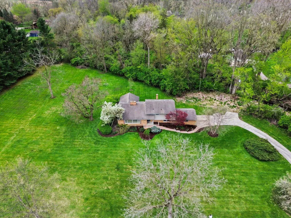 6595 Napier Road Plymouth, MI 48170