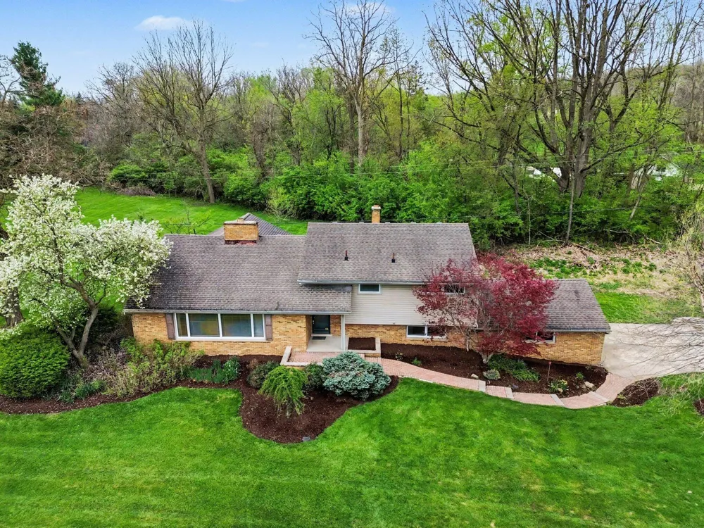 6595 Napier Road Plymouth, MI 48170