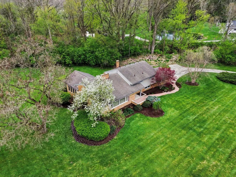 6595 Napier Road Plymouth, MI 48170