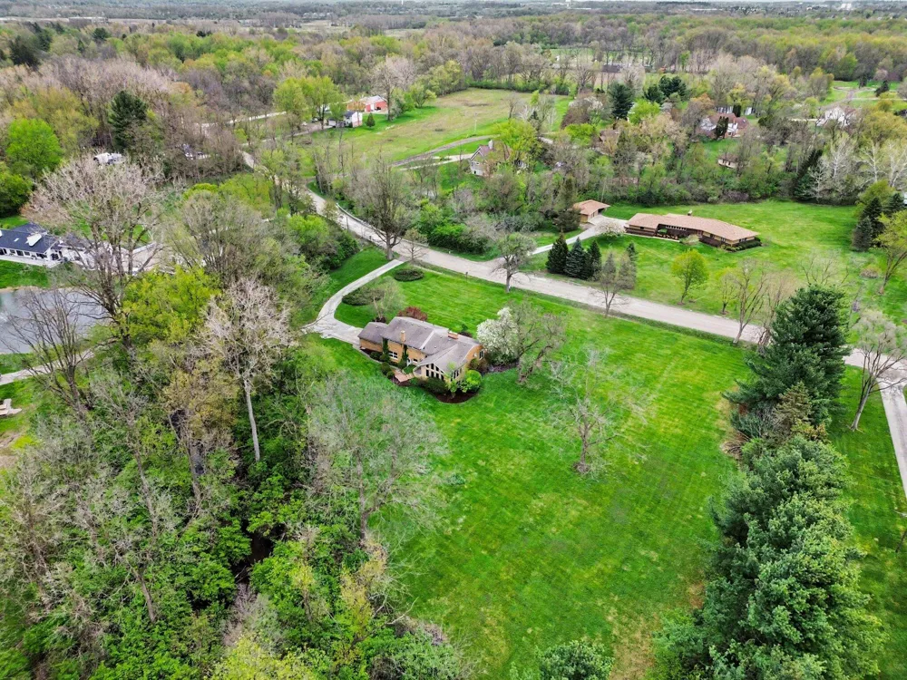6595 Napier Road Plymouth, MI 48170