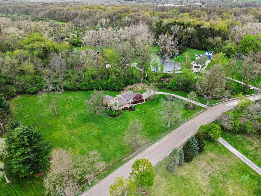 6595 Napier Road Plymouth, MI 48170