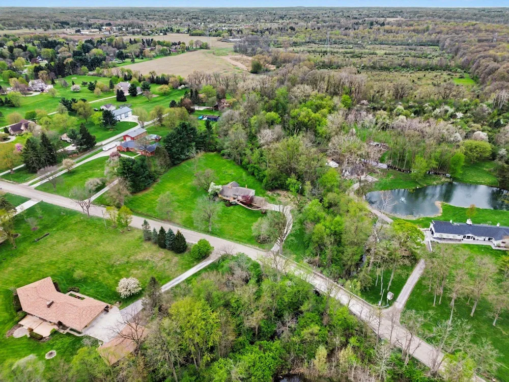 6595 Napier Road Plymouth, MI 48170