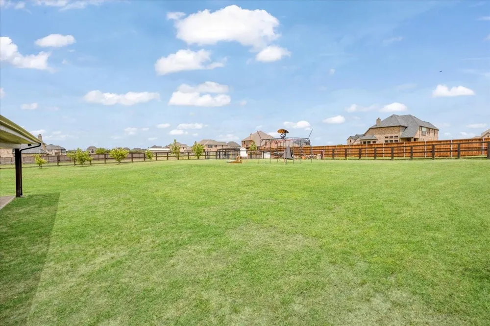 1205 Redbud Howe, TX 75459