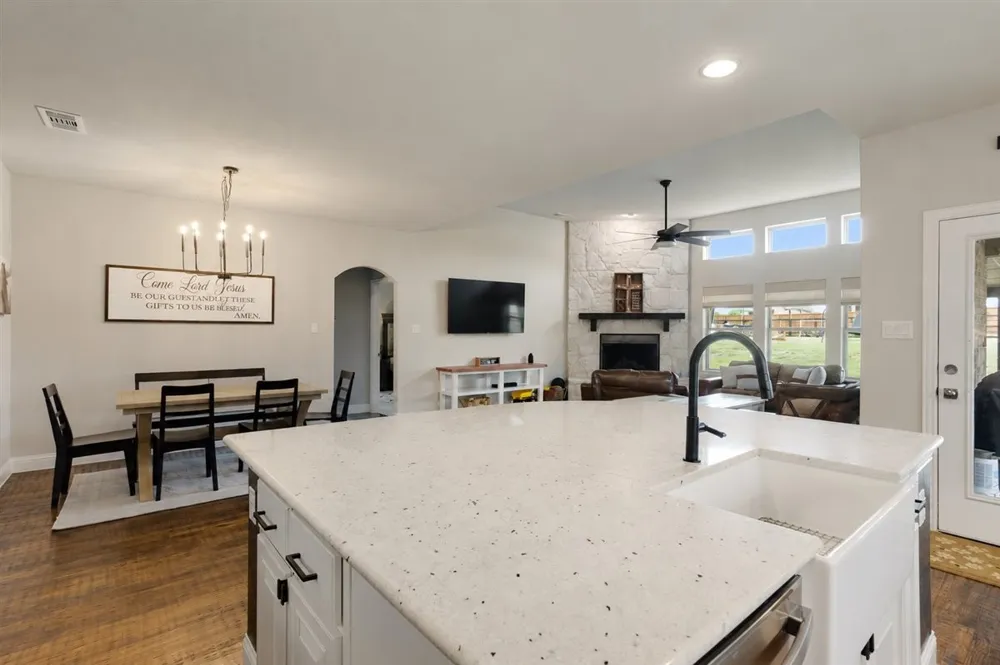1205 Redbud Howe, TX 75459