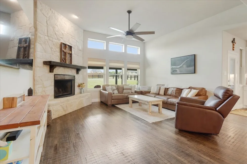 1205 Redbud Howe, TX 75459