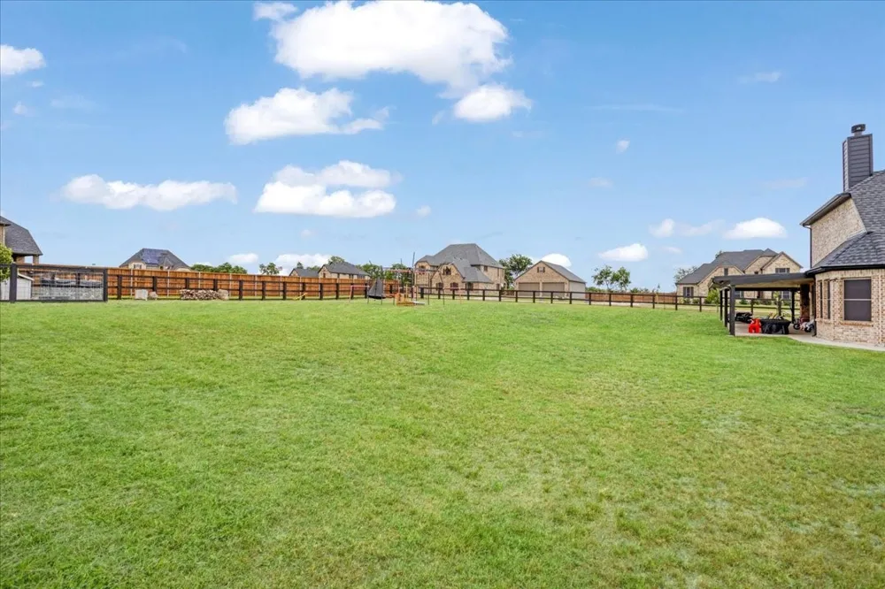 1205 Redbud Howe, TX 75459