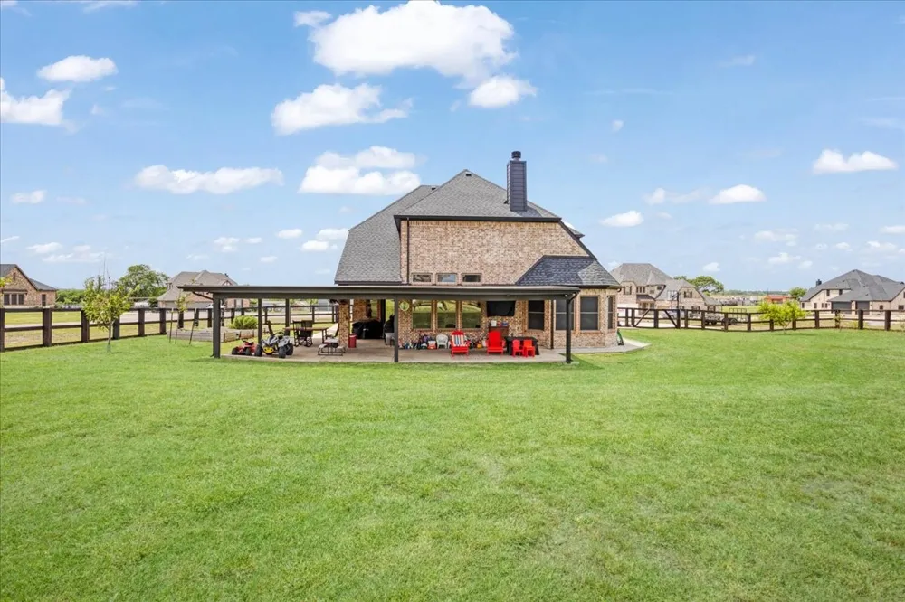 1205 Redbud Howe, TX 75459