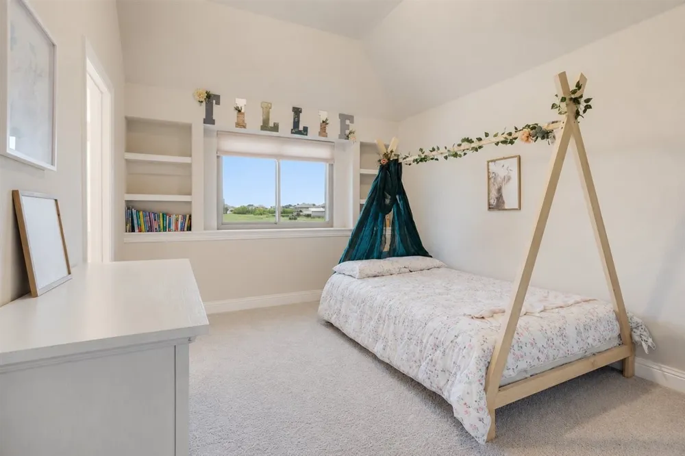 1205 Redbud Howe, TX 75459