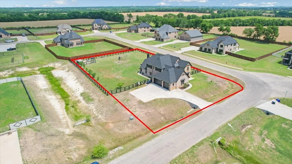 1205 Redbud Howe, TX 75459