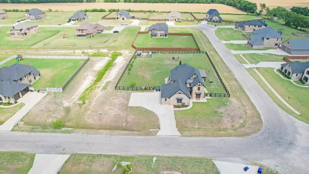1205 Redbud Howe, TX 75459