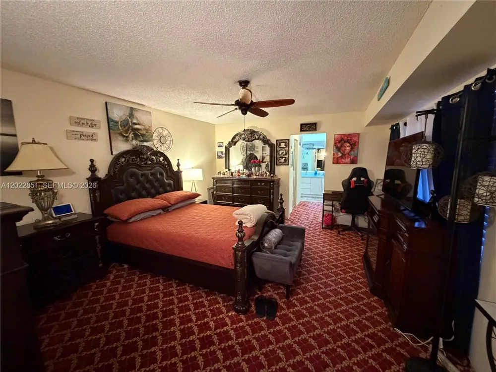 964 Springdale Cir Palm Springs, FL 33461