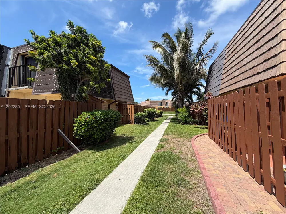 964 Springdale Cir Palm Springs, FL 33461