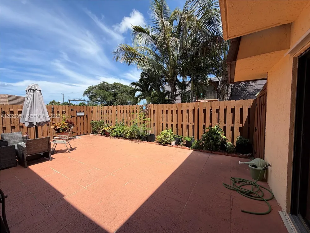 964 Springdale Cir Palm Springs, FL 33461