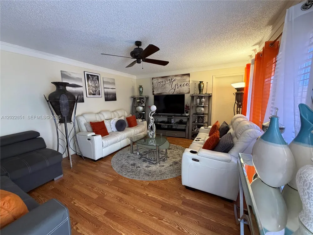 964 Springdale Cir Palm Springs, FL 33461