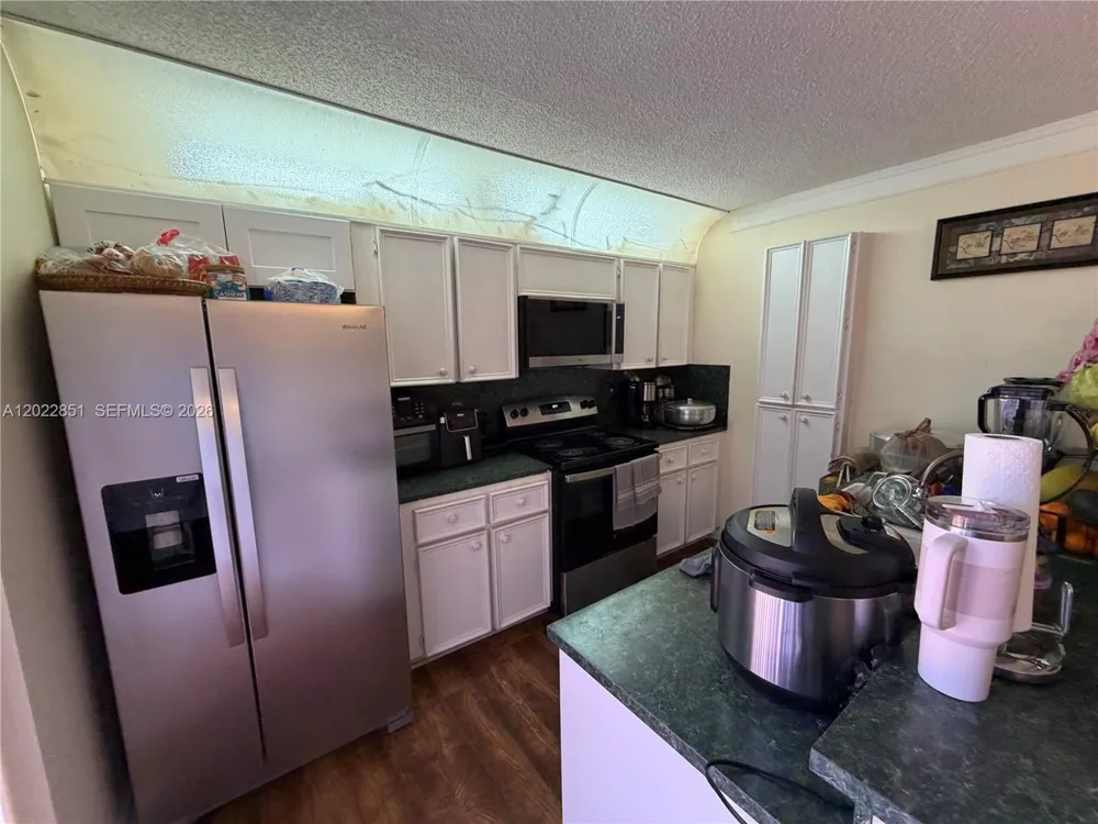 964 Springdale Cir Palm Springs, FL 33461