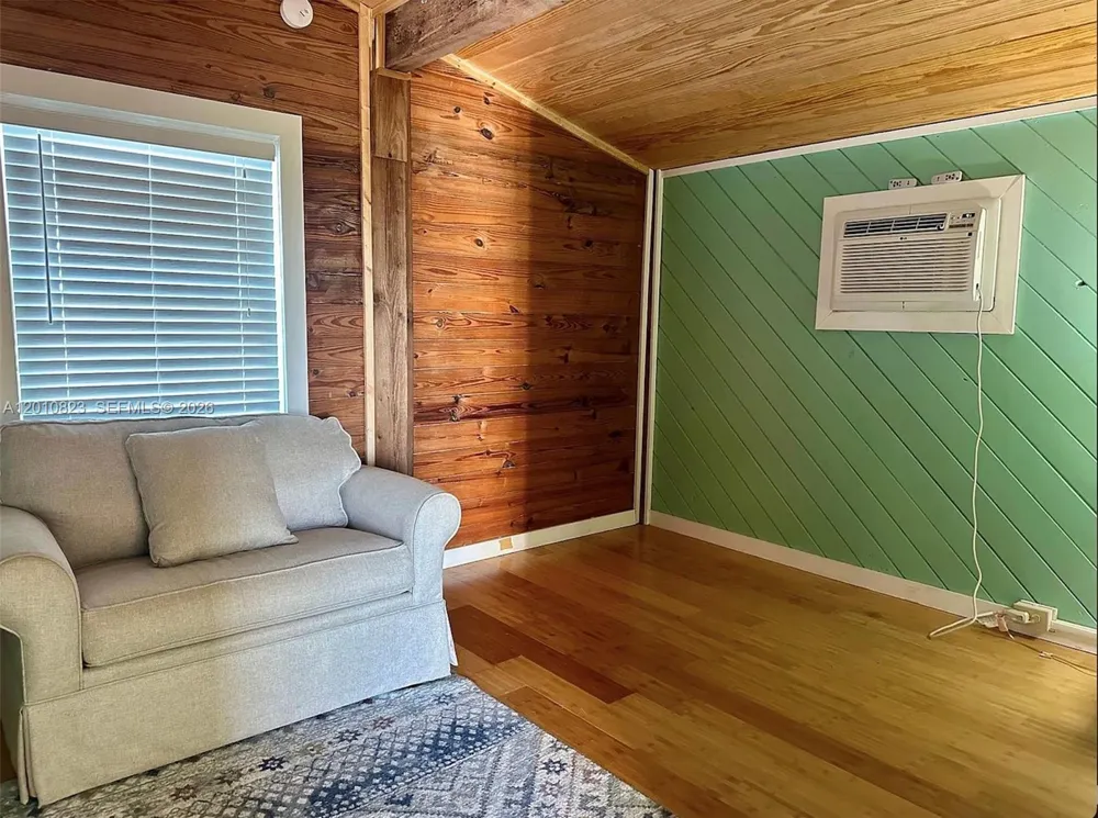 813 Hawksbill Ln Sugarloaf, FL 33042