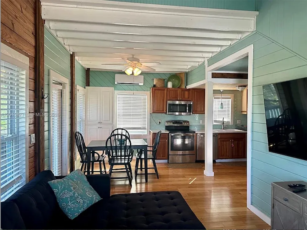 813 Hawksbill Ln Sugarloaf, FL 33042