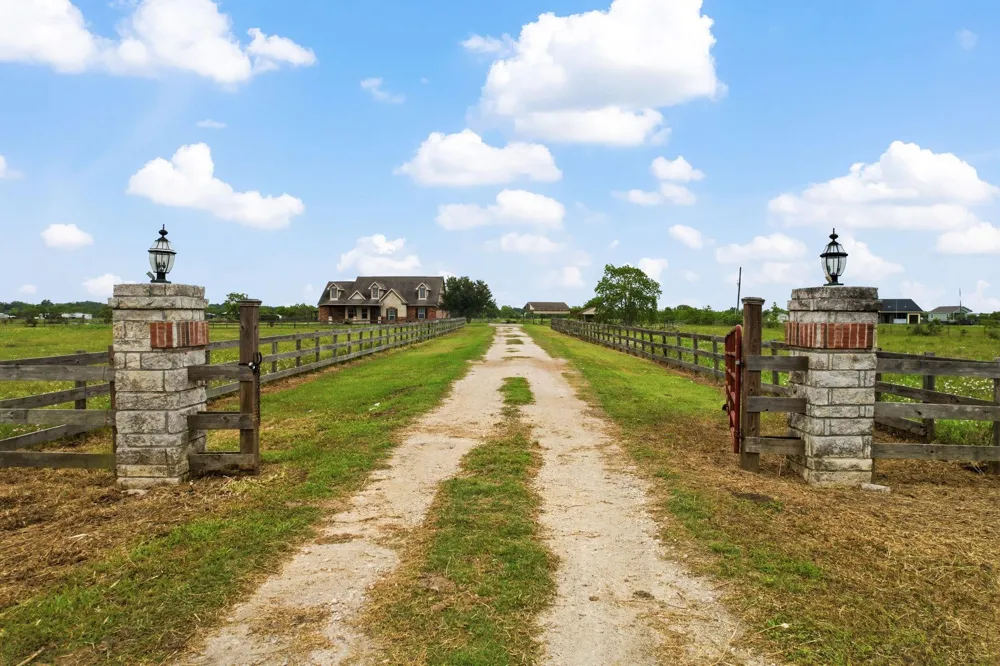 1405 Big Hill Road Winnie, TX 77665