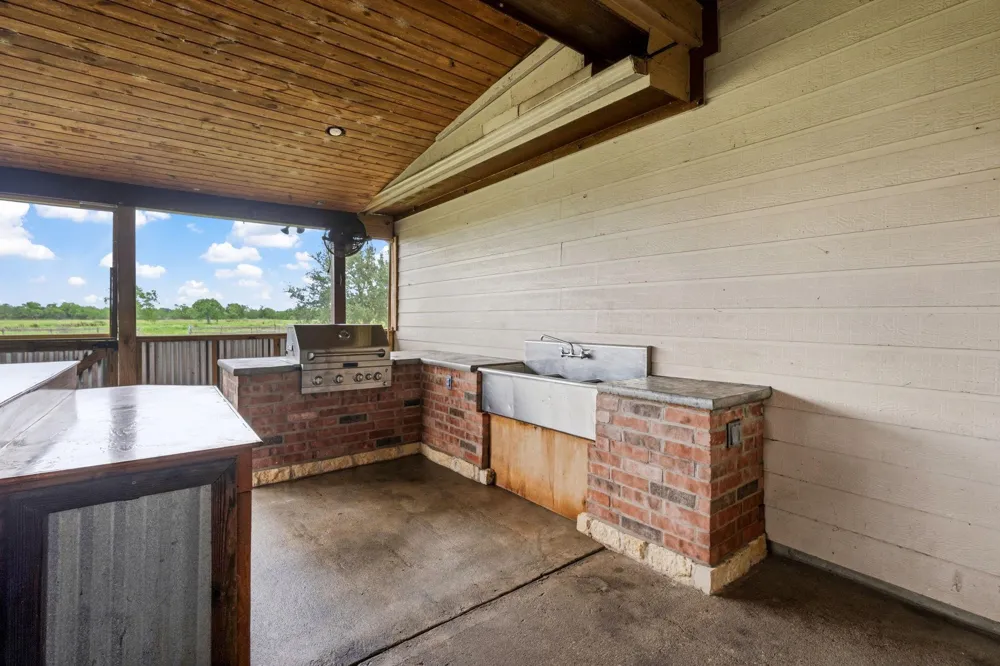 1405 Big Hill Road Winnie, TX 77665