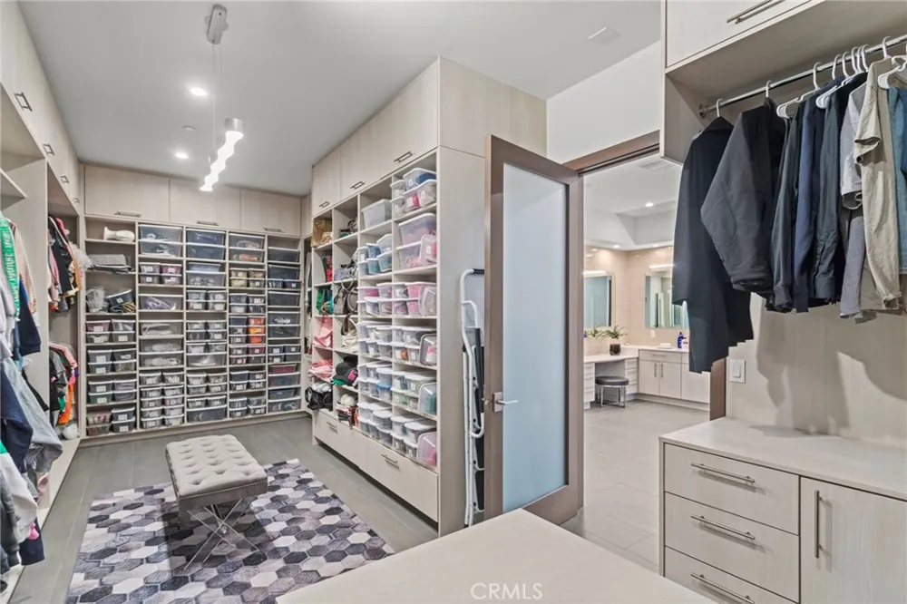 15641 Meadowgate Encino, CA 91436