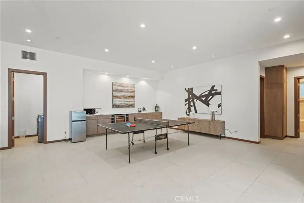 15641 Meadowgate Encino, CA 91436