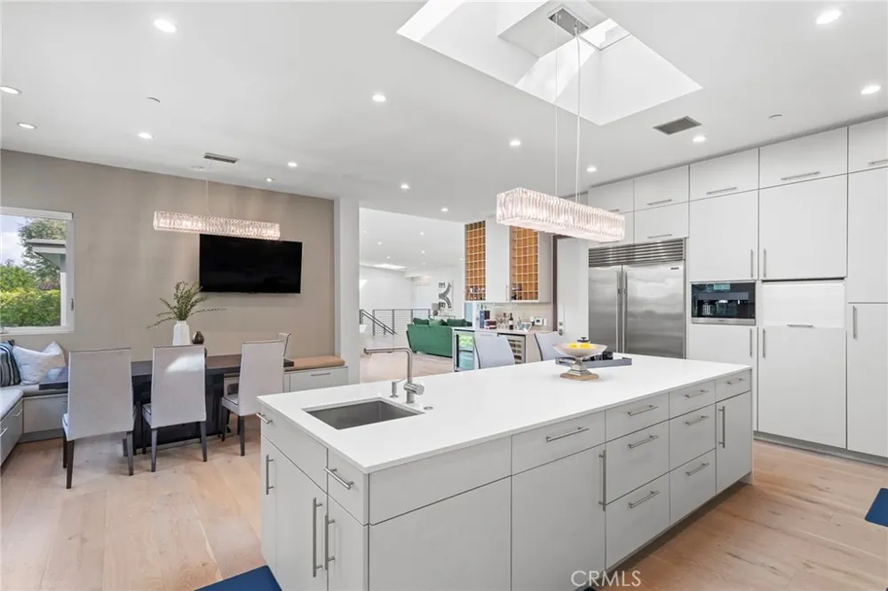 15641 Meadowgate Encino, CA 91436