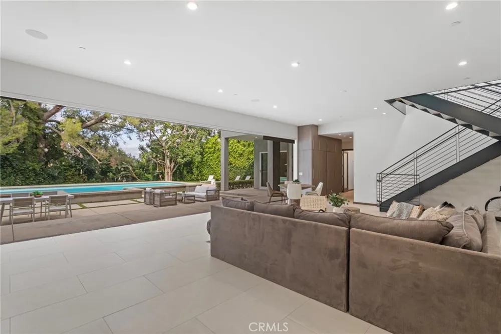 15641 Meadowgate Encino, CA 91436