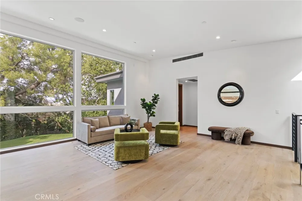 15641 Meadowgate Encino, CA 91436