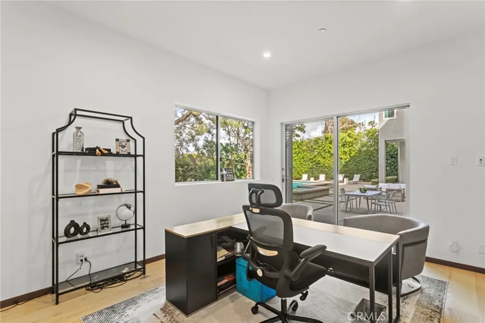 15641 Meadowgate Encino, CA 91436