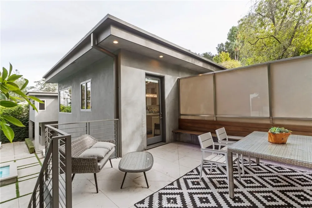 15641 Meadowgate Encino, CA 91436