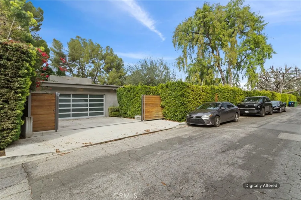 15641 Meadowgate Encino, CA 91436