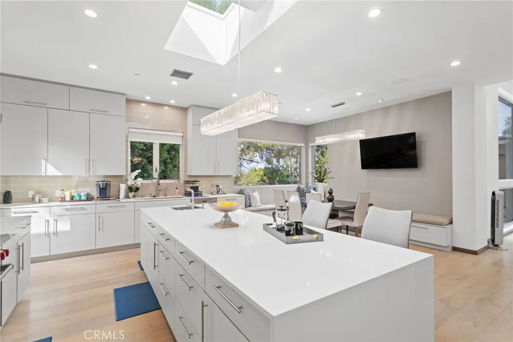 15641 Meadowgate Encino, CA 91436
