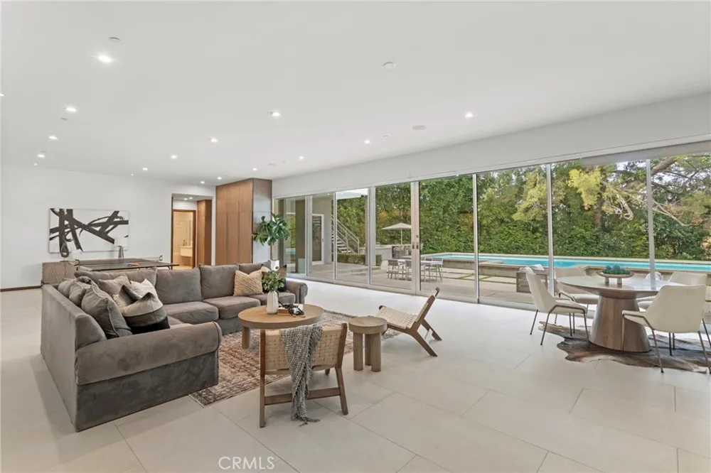 15641 Meadowgate Encino, CA 91436