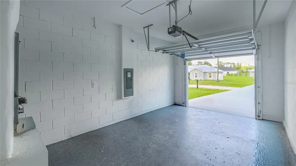 300 CASPIAN TERN AVENUE Sebring, FL 33870