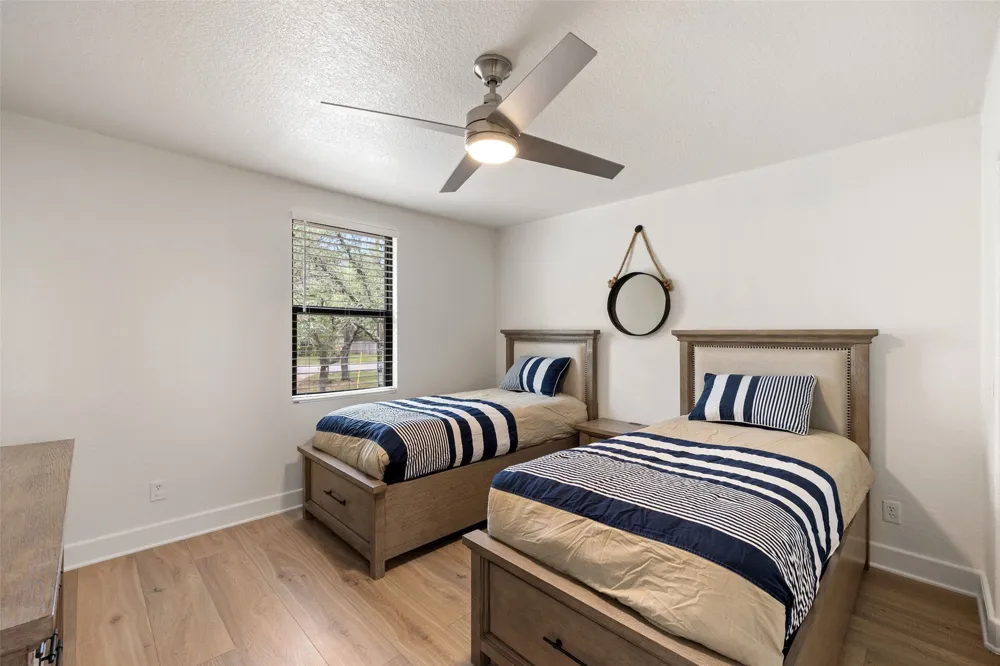 607 Liveoak Drive Johnson City, TX 78636